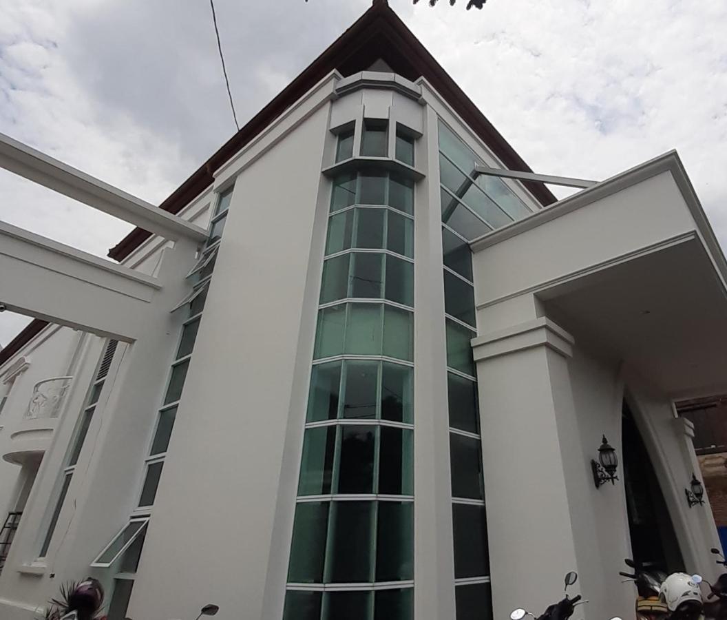 Madina Inn Джок'якарта Екстер'єр фото