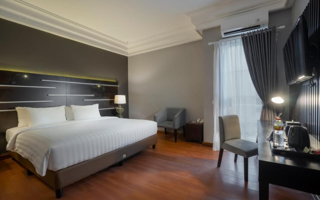 Madina Inn Джок'якарта Екстер'єр фото