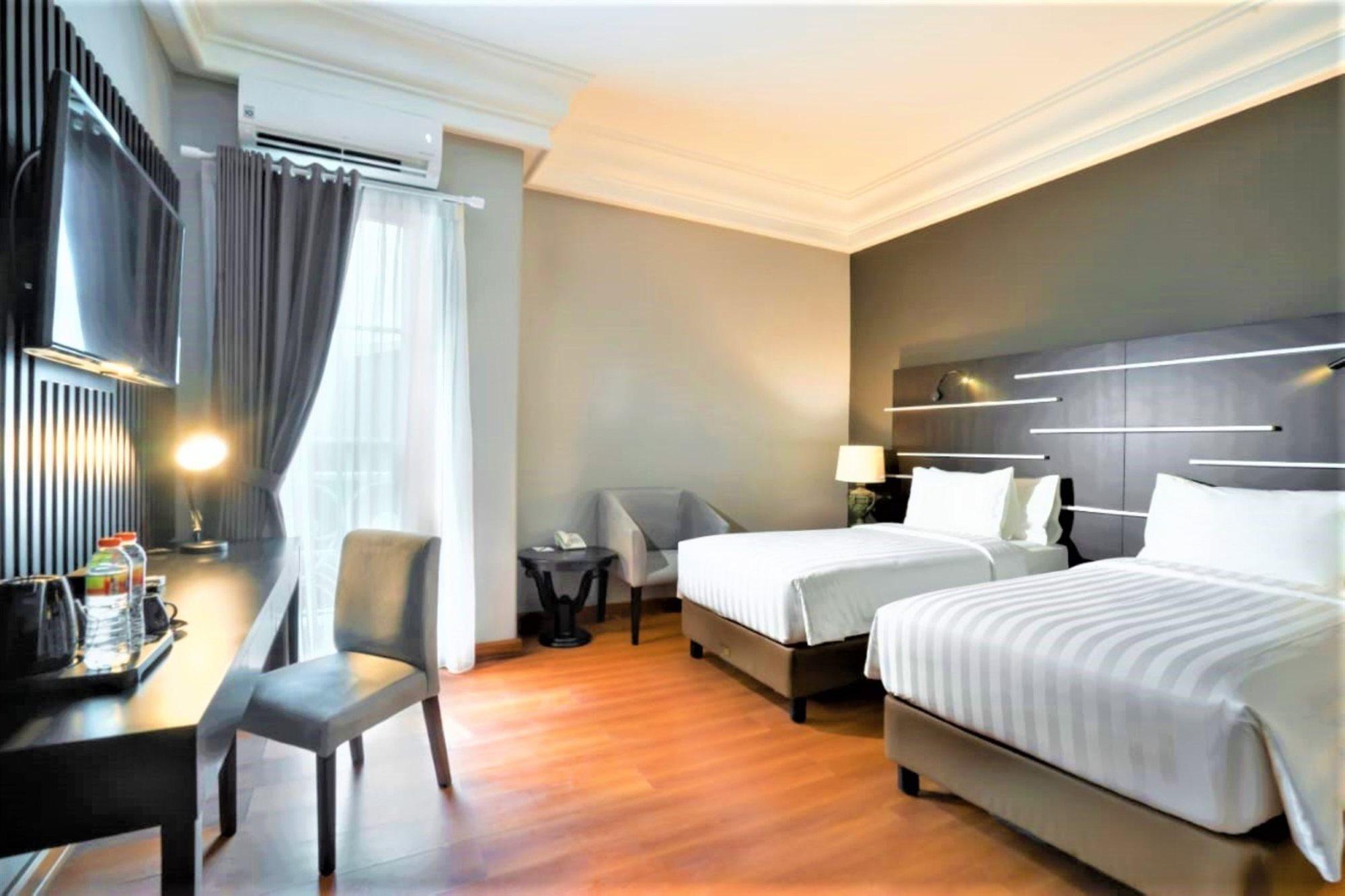 Madina Inn Джок'якарта Екстер'єр фото