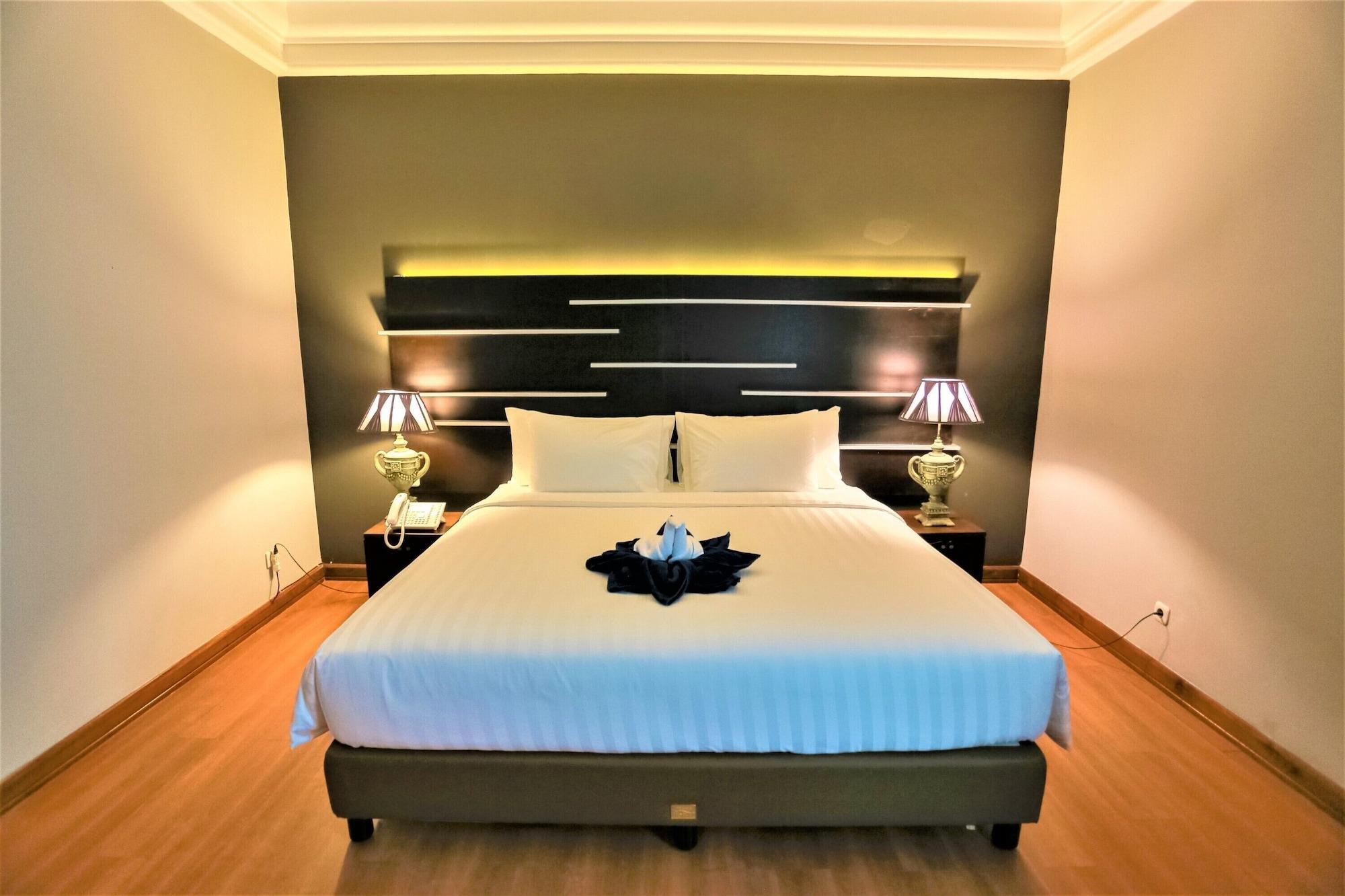 Madina Inn Джок'якарта Екстер'єр фото